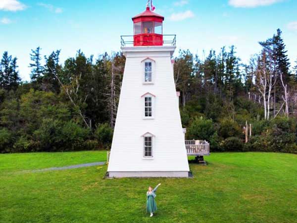 泰勒在加拿大爱德华王子岛的一座灯塔里