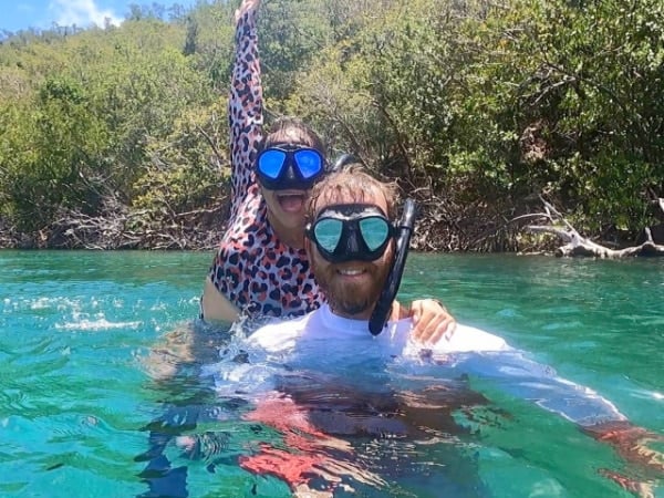 安德鲁·布卢姆在美属维尔京群岛浮潜